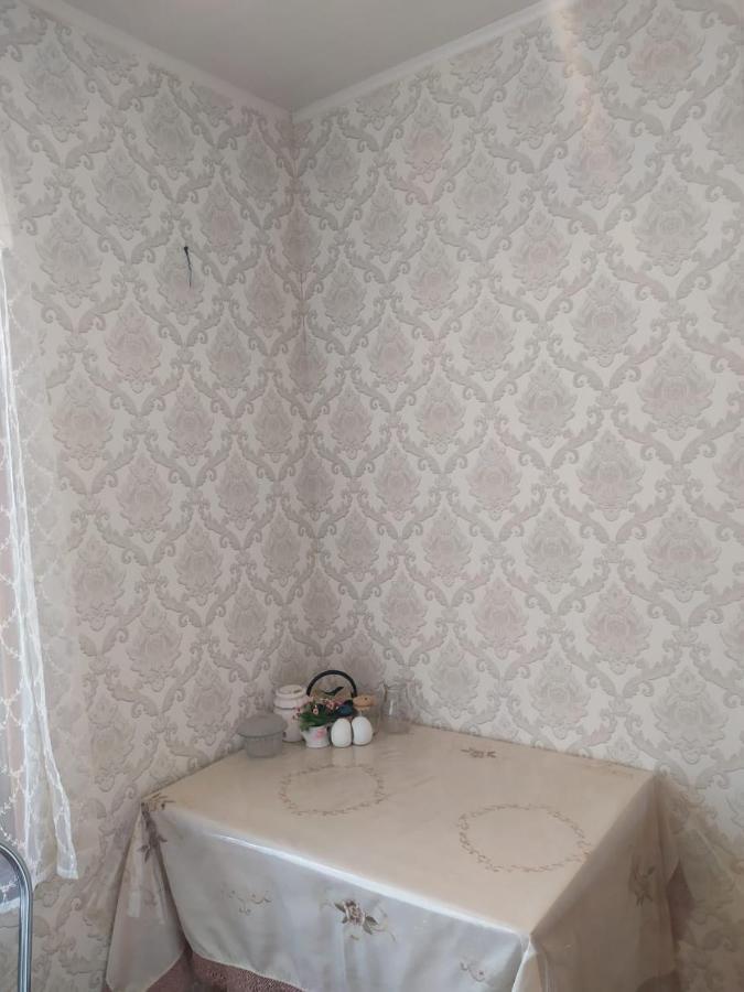 Квартира В Гаграх Appartamento Esterno foto
