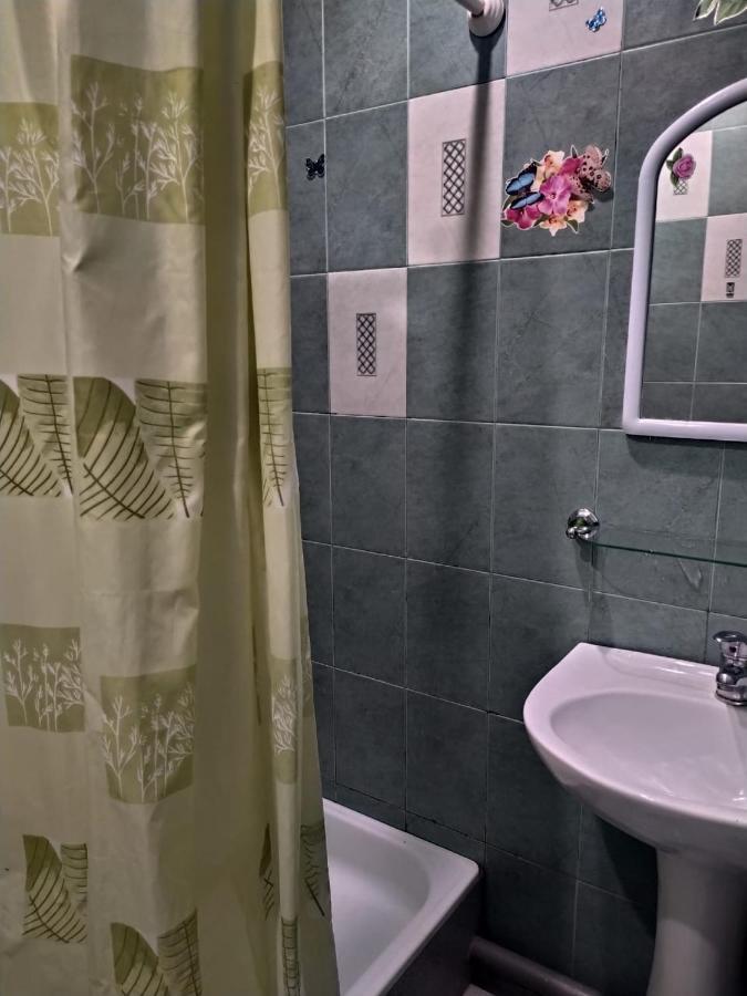 Квартира В Гаграх Appartamento Esterno foto