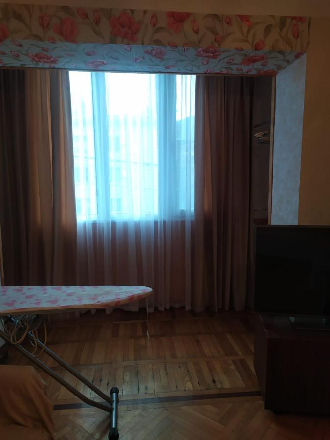 Квартира В Гаграх Appartamento Esterno foto